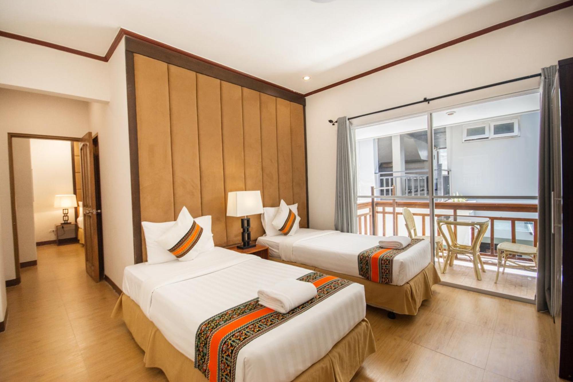 Sur Beach Resort Boracay 3*